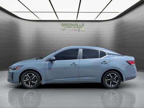 Used 2024 Nissan Sentra SV FWD image 2