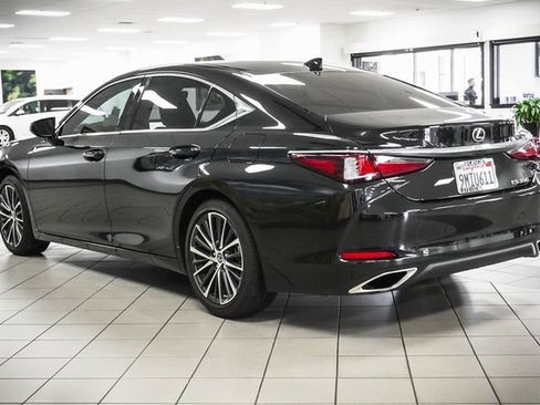Certified 2024 Lexus ES 350 w/ Premium Package image 8