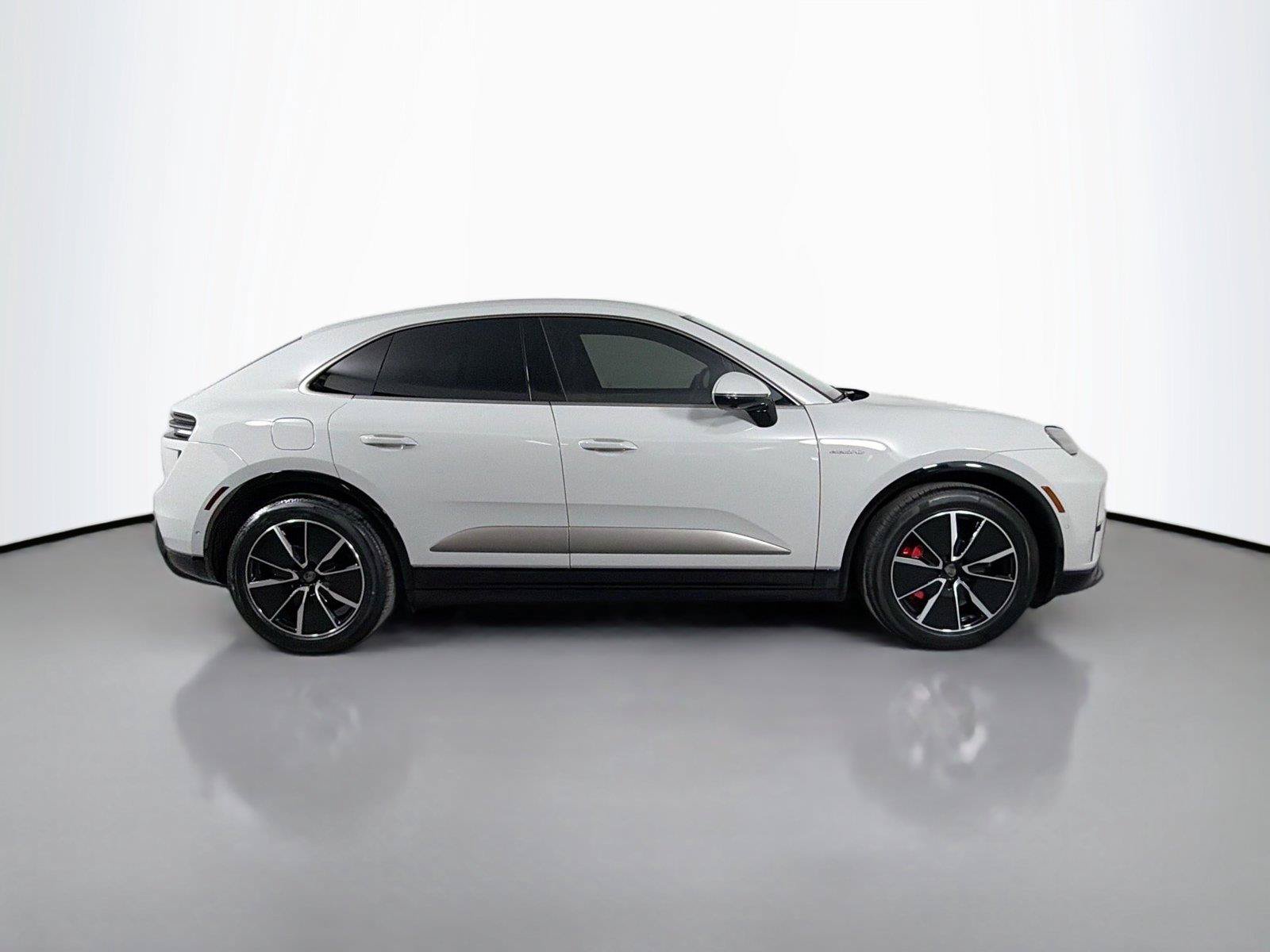 Used 2026 Porsche Macan Turbo Electric AWD/4WD image 8