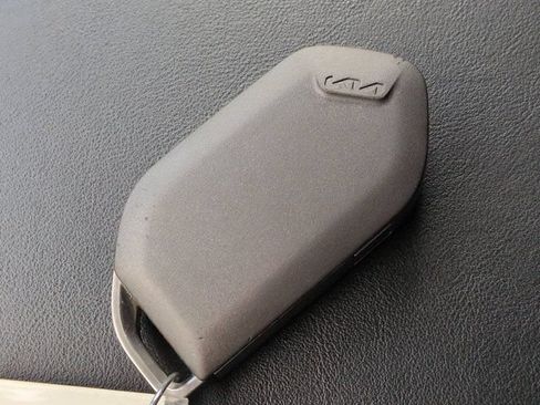 Used 2025 Kia Sorento S FWD image 27