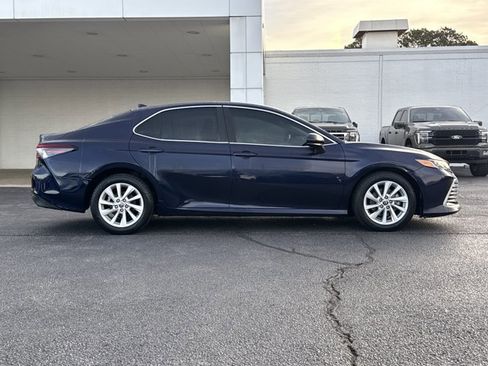 Used 2022 Toyota Camry LE image 2