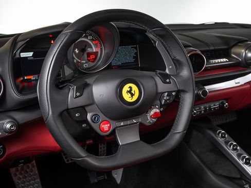Used 2021 Ferrari 812 GTS RWD image 31
