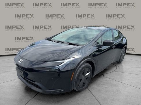Used 2025 Toyota Prius LE FWD image 1