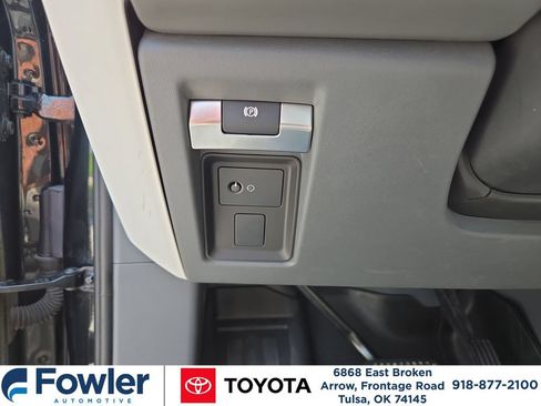 Used 2023 Land Rover Defender 130 SE AWD/4WD image 18