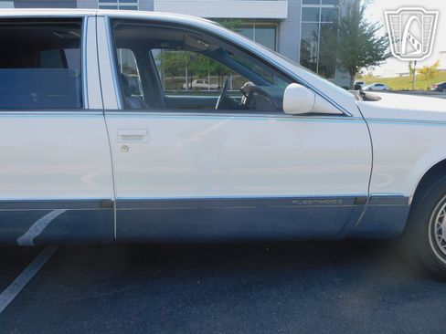 Used 1995 Cadillac Fleetwood Brougham RWD image 33