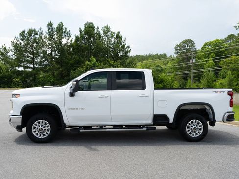 Used 2025 Chevrolet Silverado 2500 LT w/ Convenience Package AWD/4WD image 5