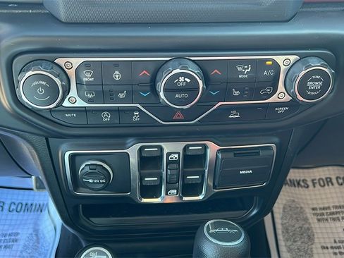 Used 2021 Jeep Gladiator Willys image 24