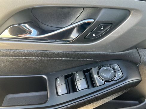 Used 2023 Chevrolet Traverse LT image 22