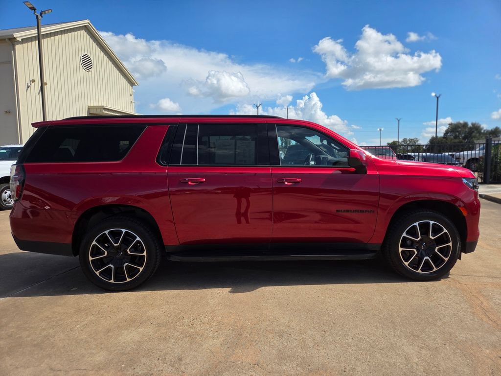 Used 2023 Chevrolet Suburban RST RWD image 4
