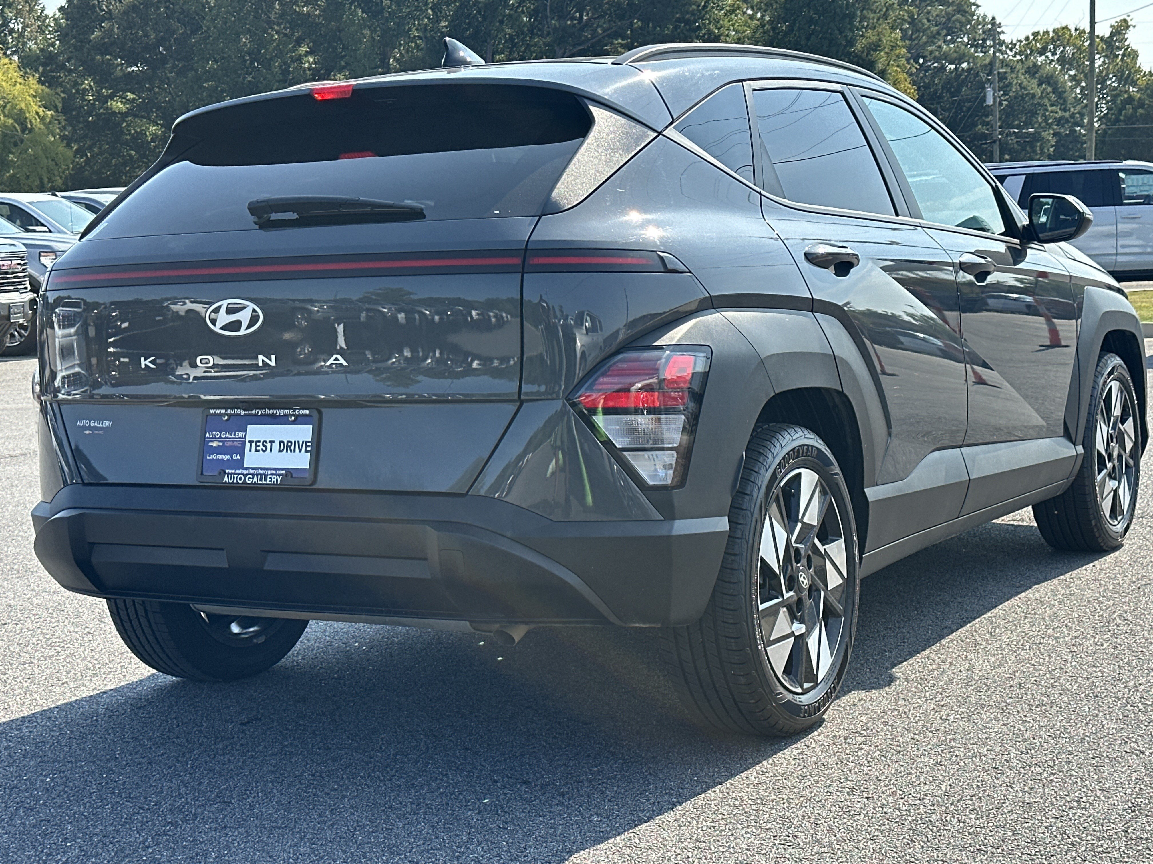 Used 2025 Hyundai Kona SEL FWD image 6