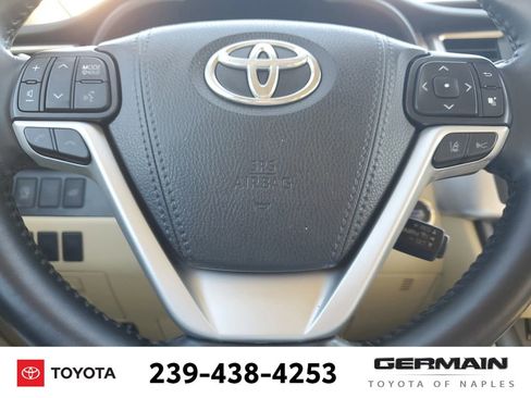 Certified 2019 Toyota Highlander XLE image 24