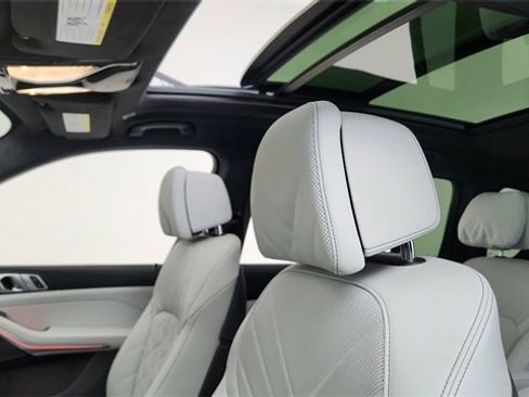 Used 2025 BMW X7 xDrive40i w/ M Sport Package image 36