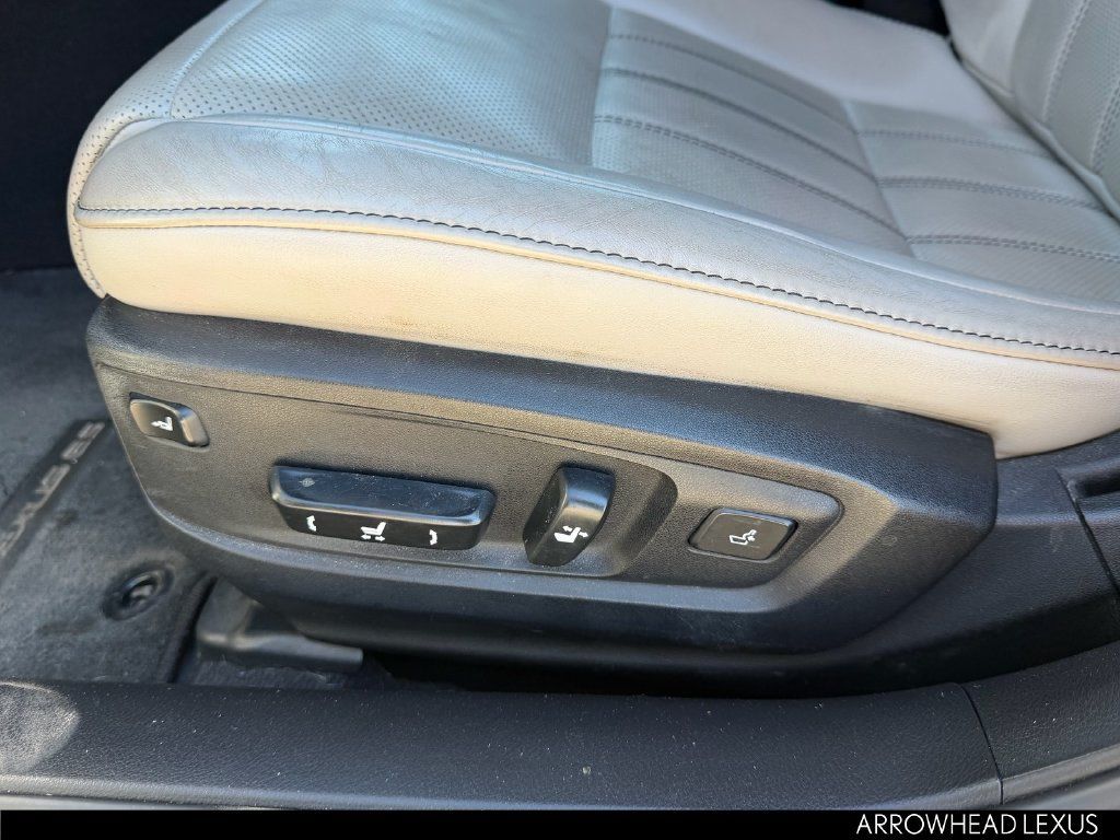 Used 2017 Lexus ES 350 w/ Ultra Luxury Package FWD image 22