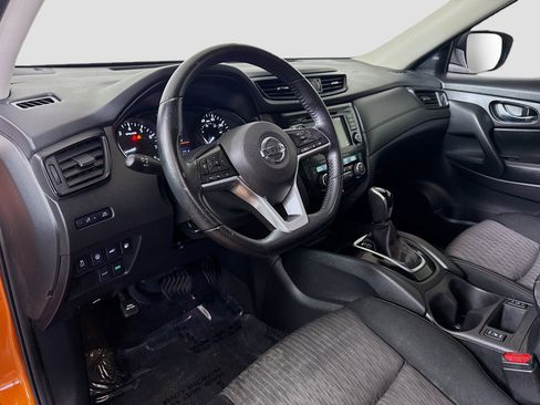 Used 2020 Nissan Rogue SV FWD image 23