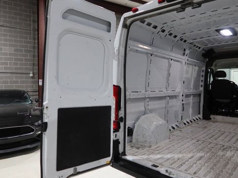 Used 2025 RAM ProMaster 2500 w/ Convenience Group FWD image 17