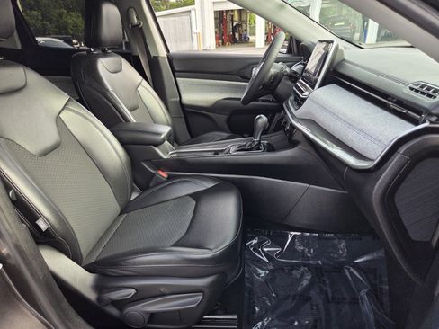 Used 2022 Jeep Compass Latitude FWD image 17