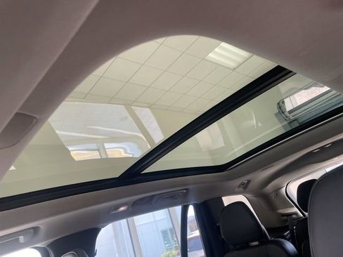 Used 2025 Volvo XC90 B5 Core image 15