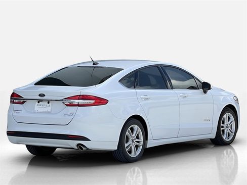 Used 2018 Ford Fusion SE image 5