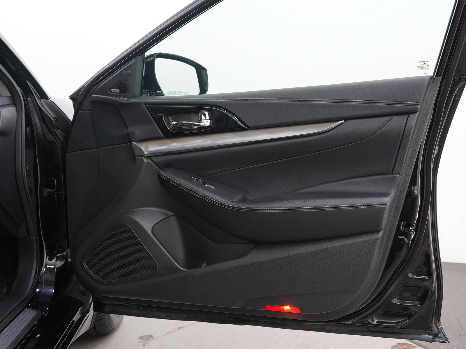 Used 2023 Nissan Maxima SL FWD image 9