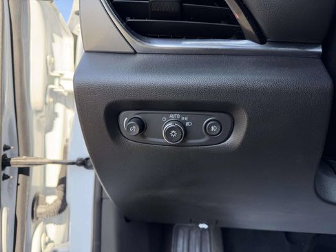 Used 2020 Chevrolet Traverse LT w/ LT Premium Package AWD/4WD image 23