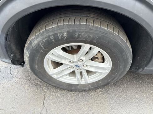 Used 2023 Ford Explorer XLT w/ Equipment Group 202A image 11