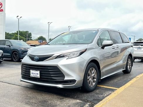 Used 2021 Toyota Sienna LE AWD/4WD image 5