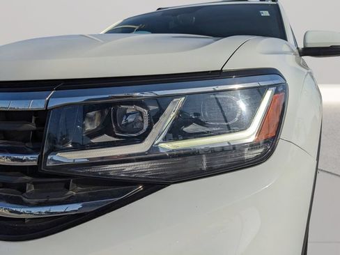 Certified 2023 Volkswagen Atlas Cross Sport SE w/ Panoramic Sunroof Package FWD image 7