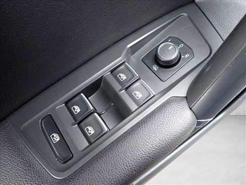 Used 2018 Volkswagen Tiguan SEL AWD/4WD image 14