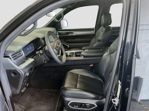 Used 2025 Jeep Wagoneer L 4WD image 22
