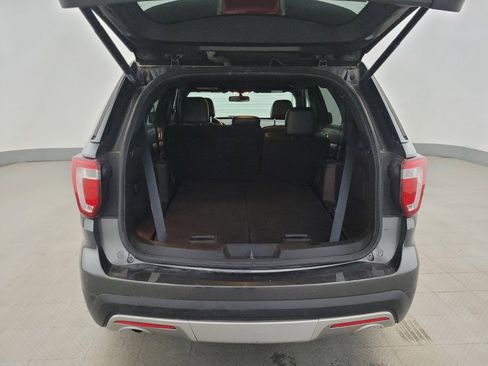 Used 2017 Ford Explorer XLT w/ Equipment Group 202A FWD image 29