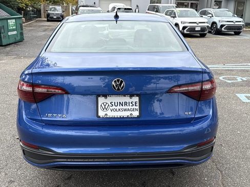 Used 2022 Volkswagen Jetta SE image 7