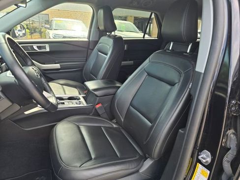 Used 2023 Ford Explorer XLT w/ Equipment Group 202A image 10