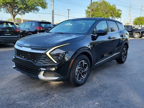 Used 2025 Kia Sportage LX image 3