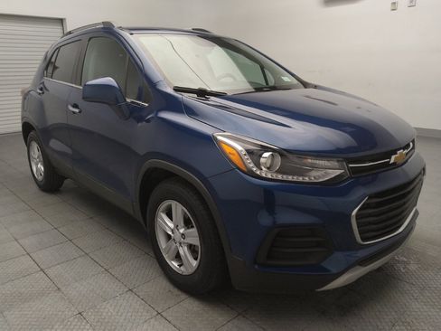 Used 2020 Chevrolet Trax LT w/ LT Convenience Package FWD image 13