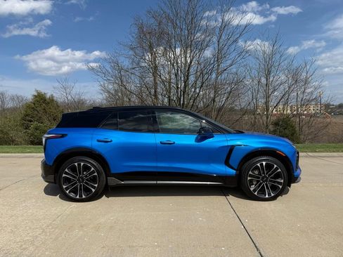 Used 2025 Chevrolet Blazer EV SS w/ LPO, All-Weather Mat Package image 2