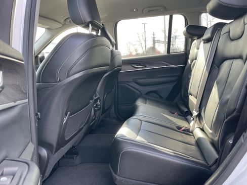 Certified 2023 Jeep Grand Cherokee Limited image 32