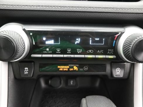 Used 2021 Toyota RAV4 LE AWD/4WD image 27
