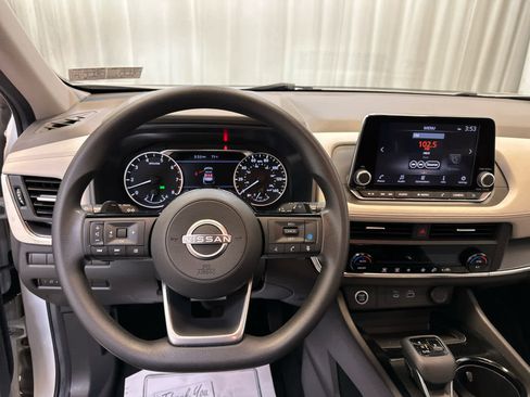 Certified 2023 Nissan Rogue SV image 3