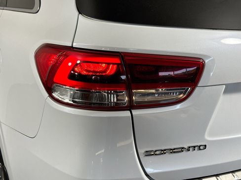 Used 2016 Kia Sorento SX image 36