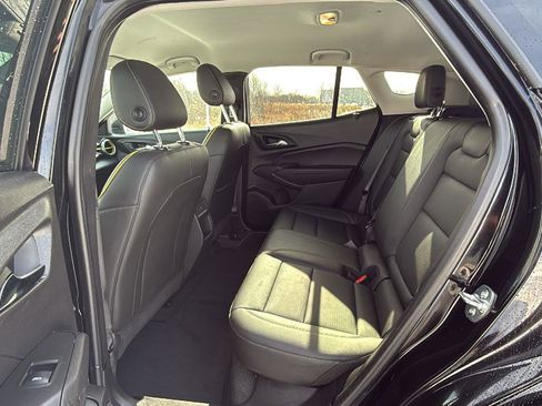 Used 2025 Chevrolet Trax ACTIV image 24