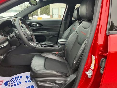 Used 2025 Jeep Compass Trailhawk image 13