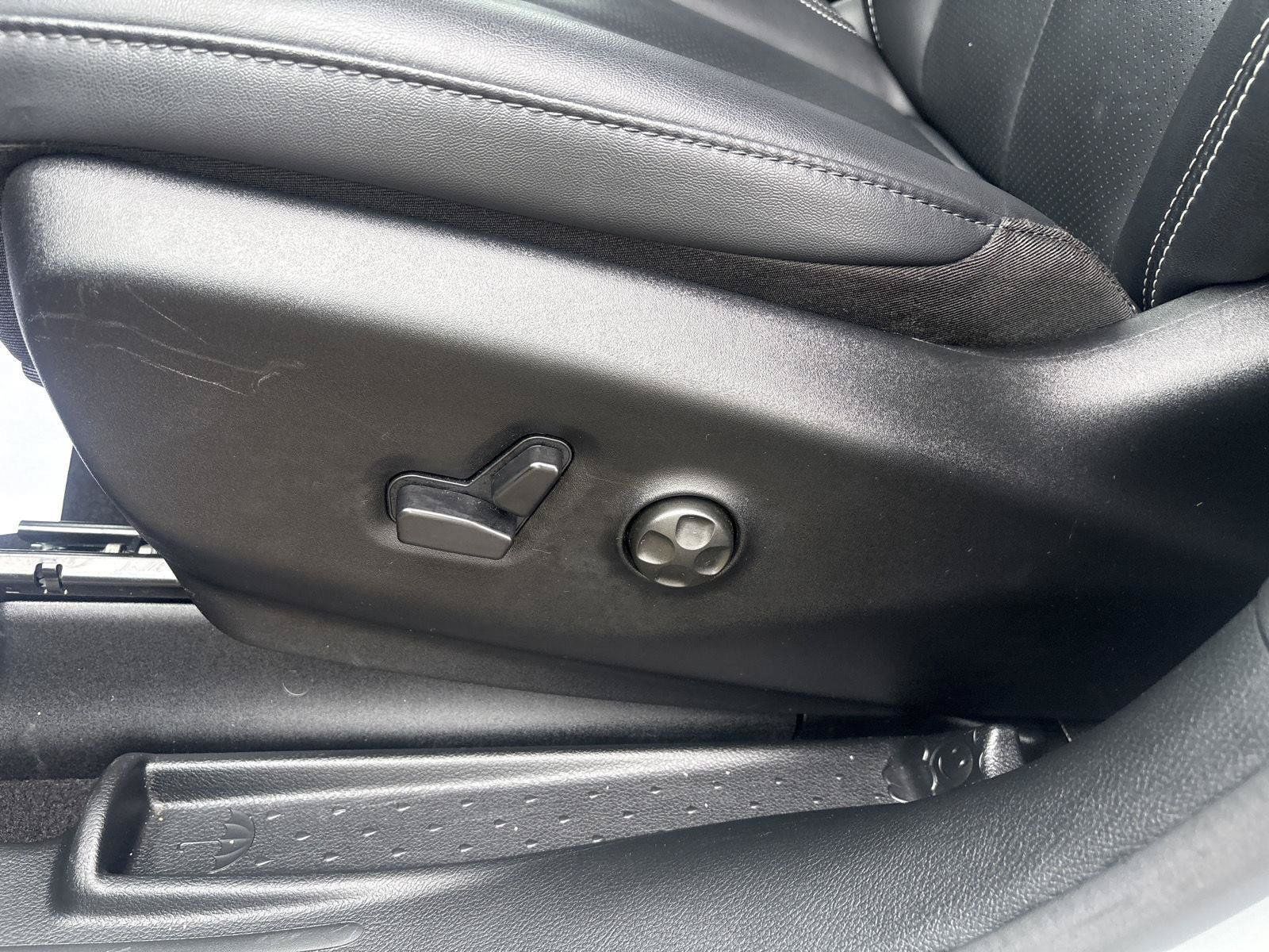 Used 2026 Chrysler Pacifica Select FWD image 16