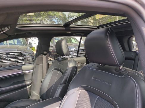 Used 2022 Jeep Grand Cherokee Overland image 23