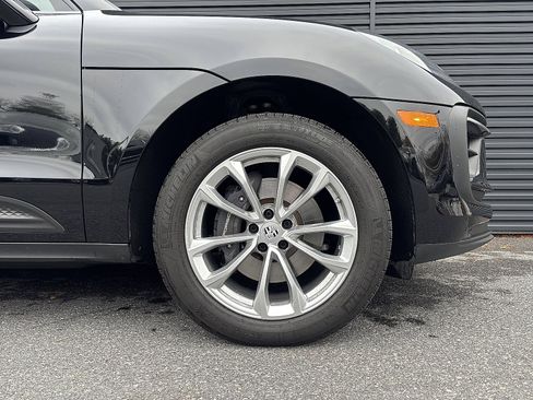 Certified 2024 Porsche Macan image 9