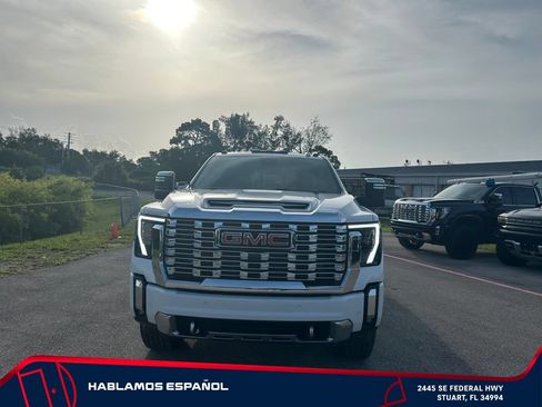 Used 2024 GMC Sierra 2500 Denali w/ Denali Reserve Package AWD/4WD image 2