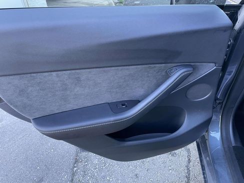 Used 2022 Tesla Model Y Long Range image 19