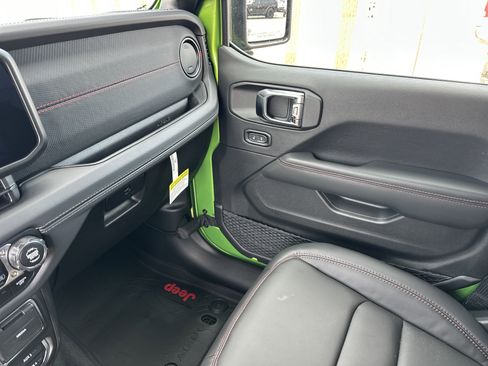 New 2025 Jeep Wrangler Unlimited Rubicon image 24