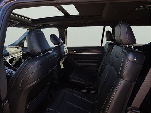 New 2025 Jeep Grand Cherokee L Limited image 10