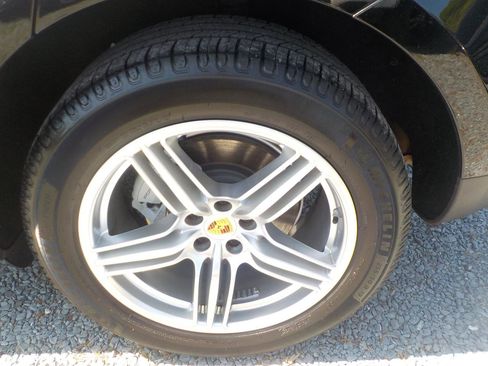 Used 2017 Porsche Macan S image 42