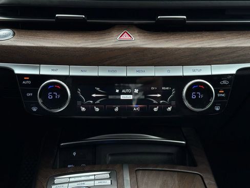 Used 2024 Genesis G80 image 50